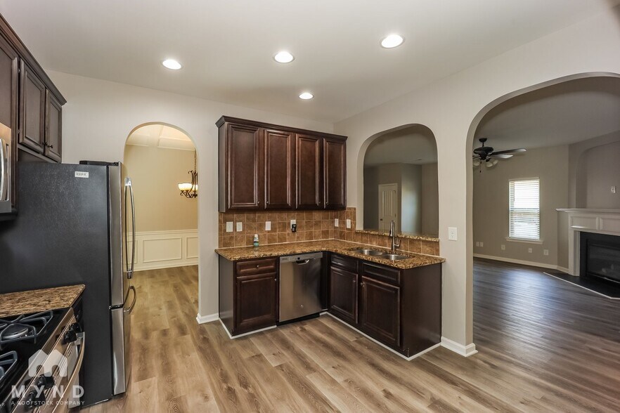 Building Photo - 61 Matador Way