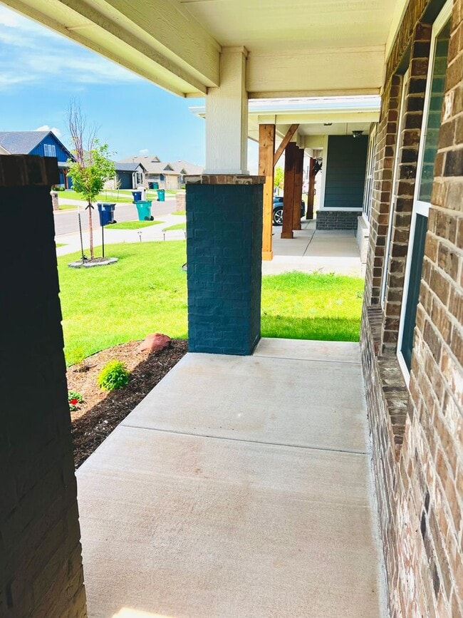 Building Photo - Beautiful 3BD 2BA Located in Edmond's Valencia NW 187th Addition!!