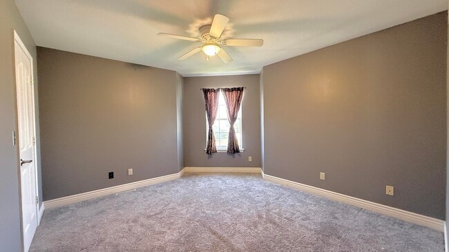 Building Photo - 2213 Silver Leaf Ct