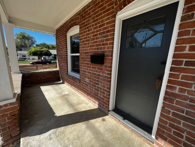 Building Photo - Beautiful 2-Bedroom House with Yard