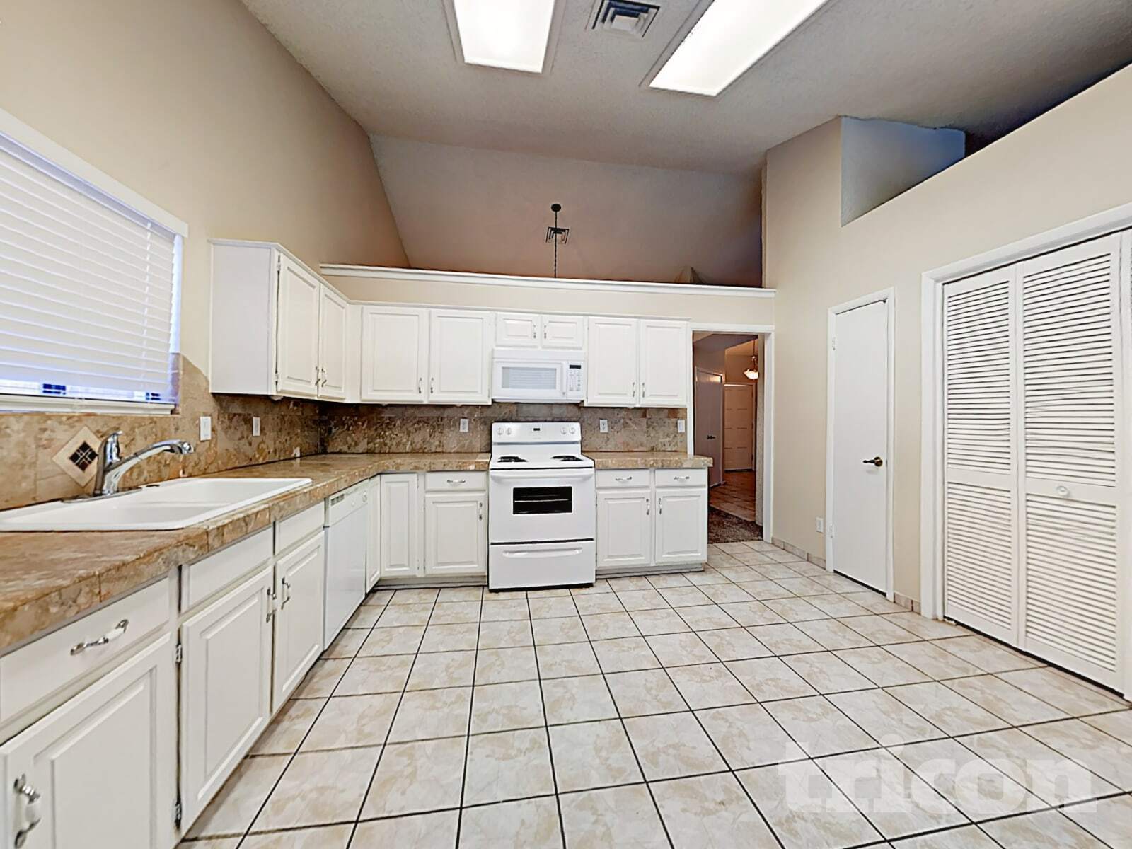 Building Photo - 7127 W McRae Way