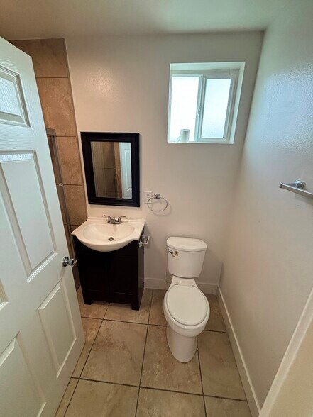 Building Photo - 632 W 94th St