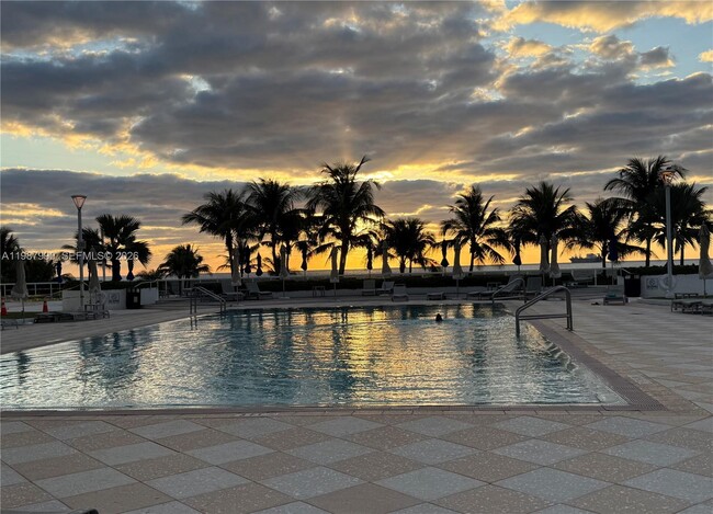 Building Photo - 100 Lincoln Rd