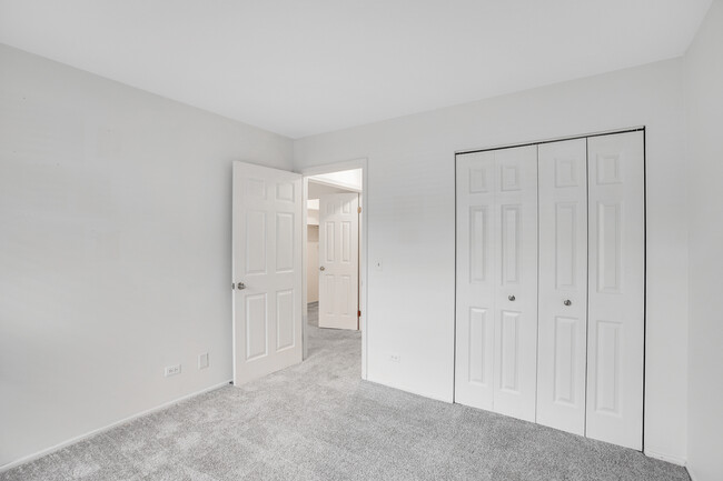 Building Photo - 1330 Cromwell Ct