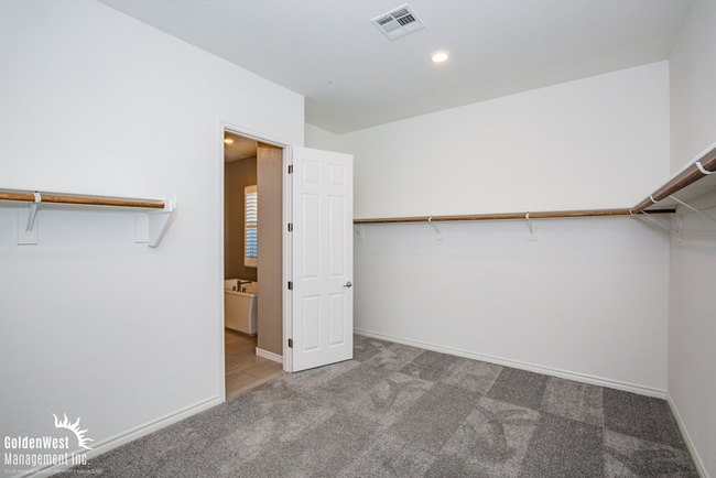 Building Photo - Welcome to this impressive single-story 4Bdm 3.5Ba residence located in a desirable Northwest Las...