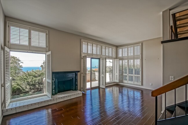 Building Photo - REMODELED, SPACIOUS & BRIGHT OCEAN-FACING CONDO IN BEAUTIFUL COMPLEX PERCHED ABOVE HOLLYWOOD RIVI...