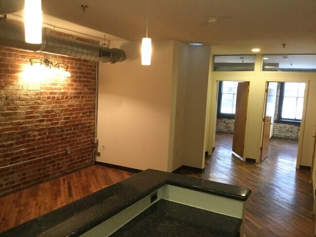 Building Photo - 1318 W Broad St