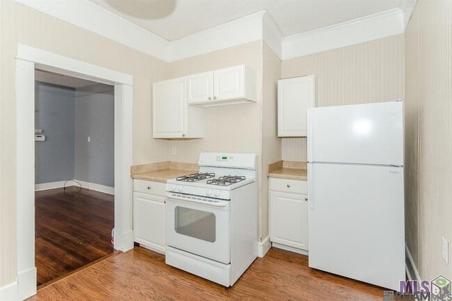 Building Photo - 1833 Wisteria St