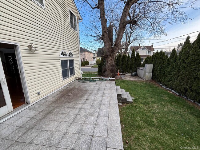 Building Photo - 31 Woodward St