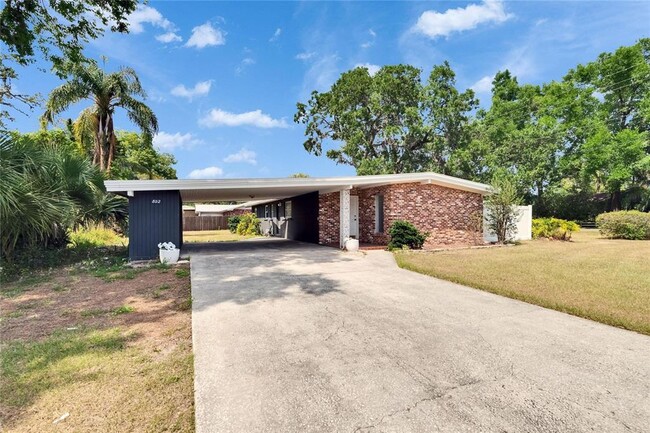 Building Photo - 802 W Russell Dr