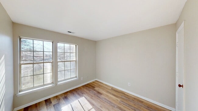 Building Photo - 9617 Vinca Cir