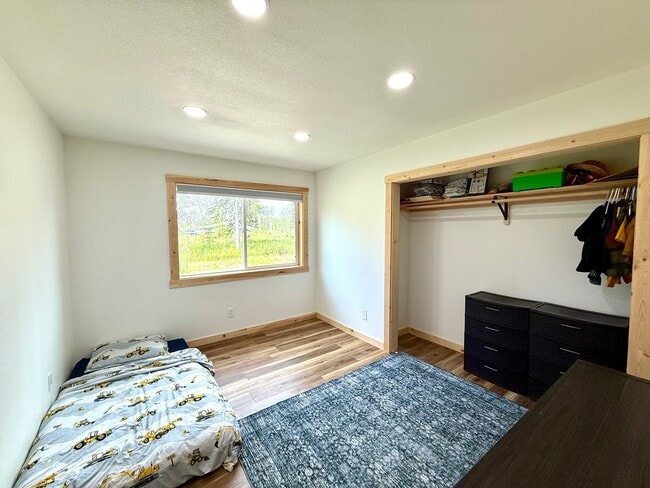 Building Photo - LIKE NEW K-BEACH HOME!