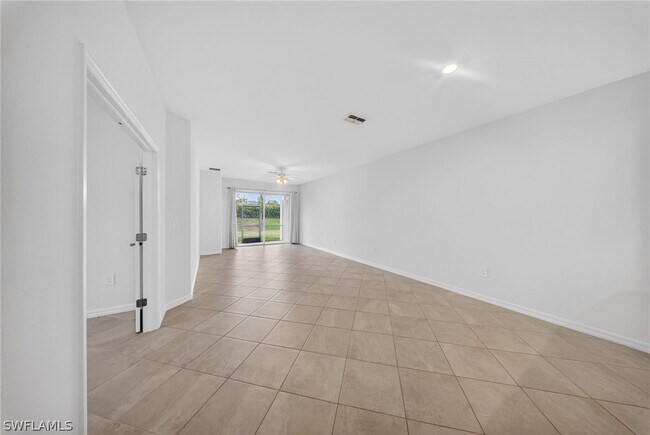 Building Photo - 2224 Dragonfruit Wy