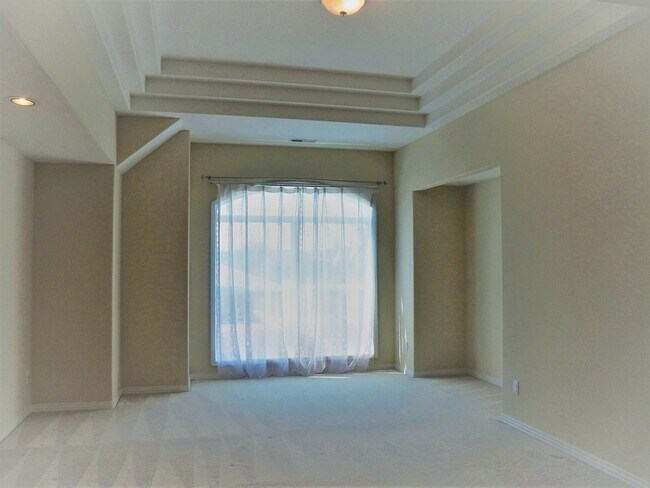 Building Photo - **PENDING** Wonderful West Linn Home!
