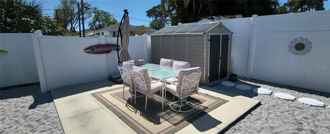 Building Photo - 824 Devon Rd