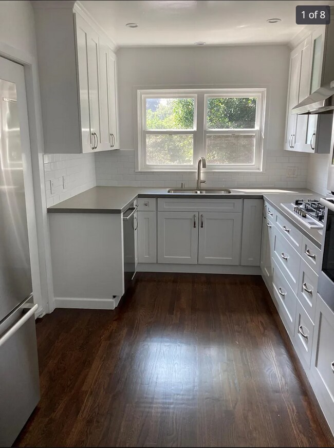 Building Photo - 349 S Linden Dr