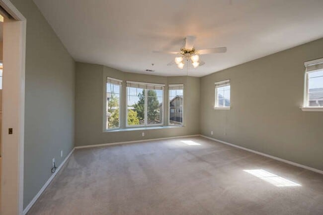 Building Photo - Charming 3bd/2.5 bath Condo