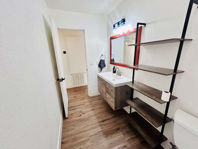 Building Photo - Beautiful 4 Bedroom House for rent in South Joshua Tree