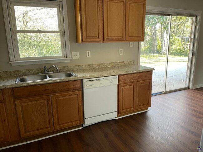 Building Photo - 110 Lockwood Dr