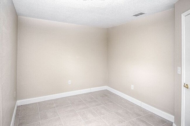 Building Photo - 6553 Shepherd Oaks St