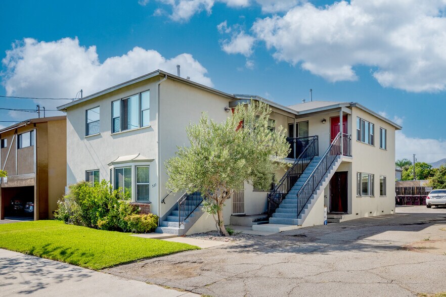 Entrance and Building - 533 E Chevy Chase Dr