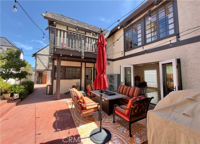 Building Photo - 327 Aster St