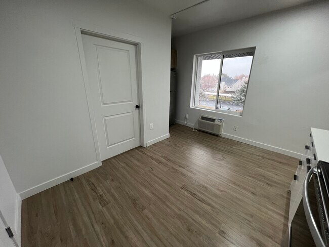Building Photo - 404 E 5600 S