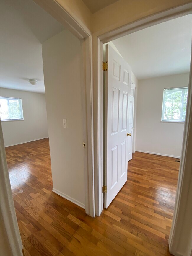 2nd & 3rd Bed RM - 1333 W Lake Lansing Rd