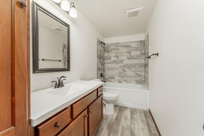 Building Photo - 5721 Bream Ct