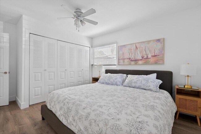 Building Photo - 110 NE 30th St