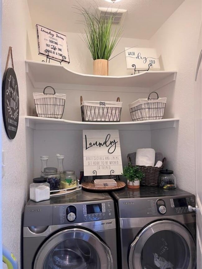 Building Photo - 13805 Renault St