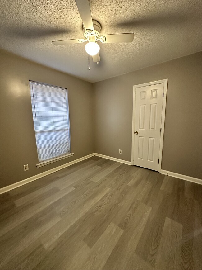 Building Photo - 1 Brandle Cove