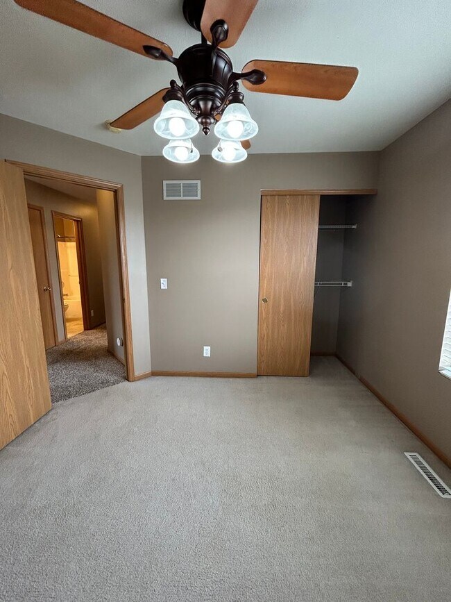 Building Photo - Spacious Millard Living with a Backyard You’ll Love
