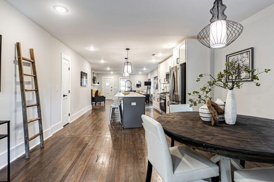 Building Photo - 728 Pearce St SW