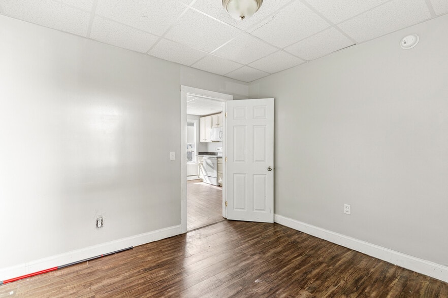 Building Photo - 174 Bartlett St