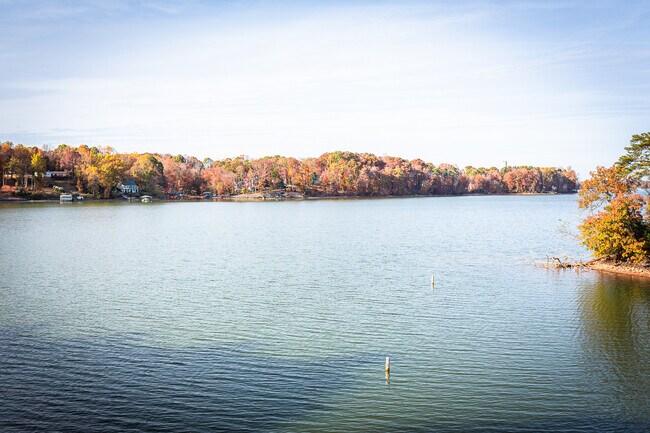 Building Photo - 9808 Emerald Point Dr