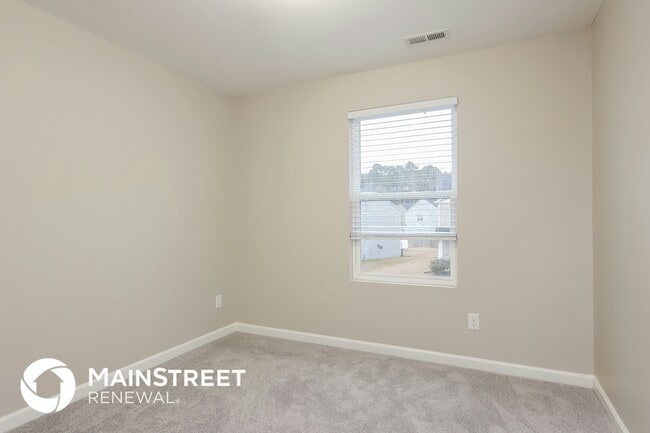 Building Photo - 121 Rosebud Ln