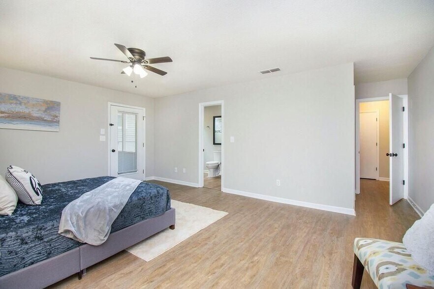 Building Photo - 140 Crabtree Dr