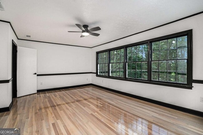 Building Photo - 788 Sherwood Rd N W