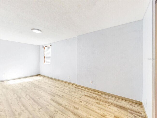 Building Photo - 2502 N Beaumont Ave