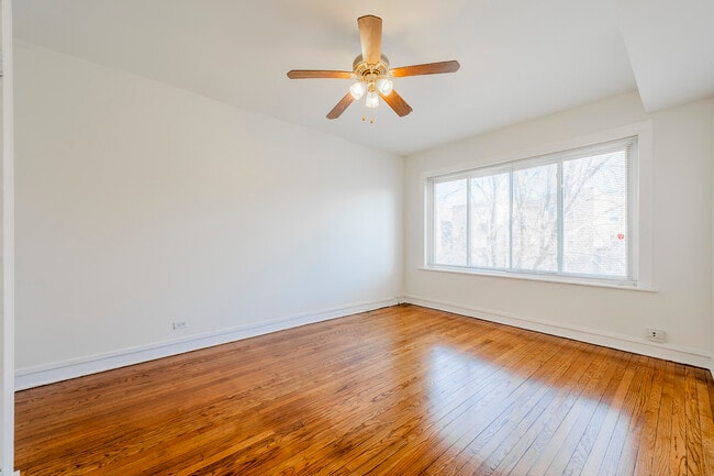 Building Photo - 7831 S Kingston Ave