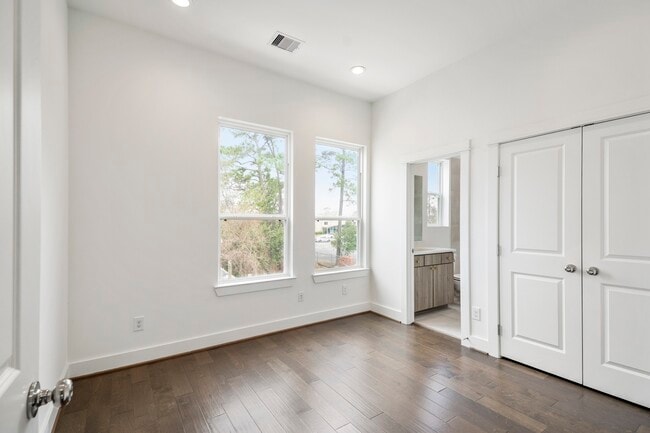 Building Photo - 594 Janisch Rd