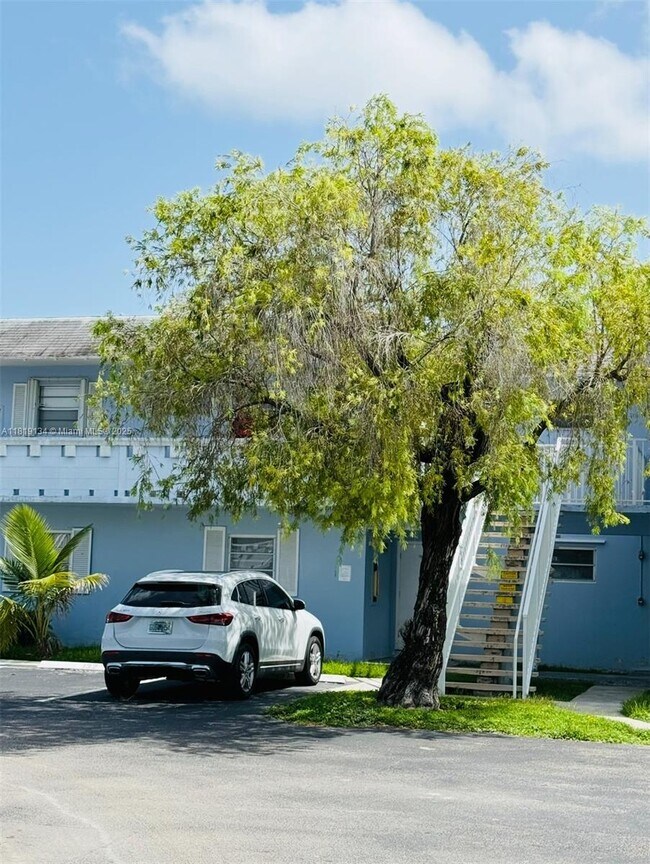 Building Photo - 7580 SW 82nd St