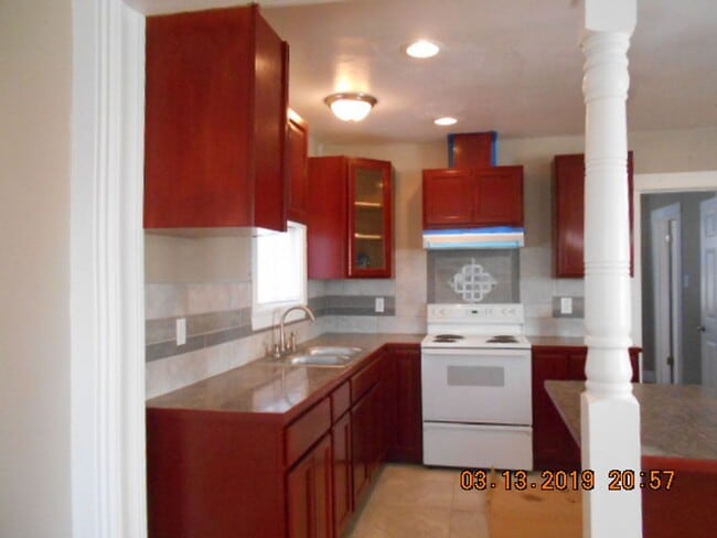 Building Photo - Cute 1bd 1ba, Pellet Stove, Fenced Front Yard