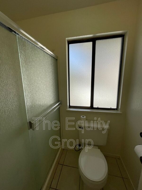 Building Photo - 1345 E Castleview Dr