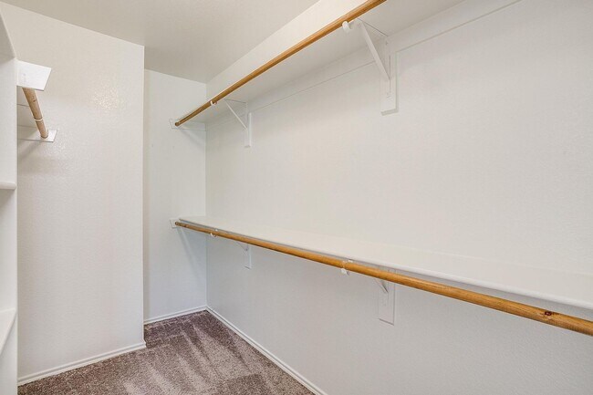 Building Photo - Large 4 Bedroom 3.5 Bathroom- Eagle Mounta...
