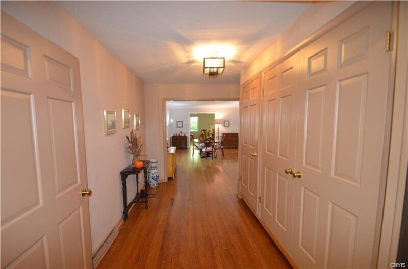 Building Photo - 6891 Woodchuck Hill Rd