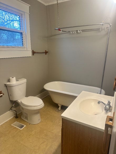 Building Photo - 3244 Ashland Ave