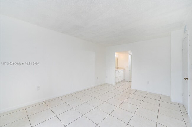 Building Photo - 13870 SW 62nd St
