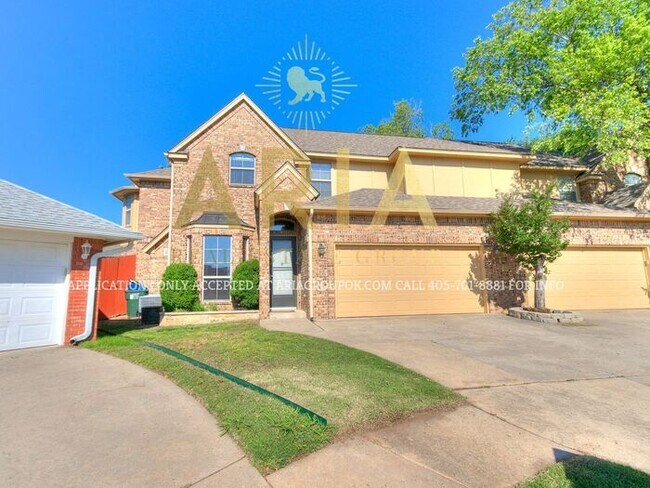 Building Photo - STUNNING 3 BED/2.5 BATH BROOKHAVEN DUPLEX!...